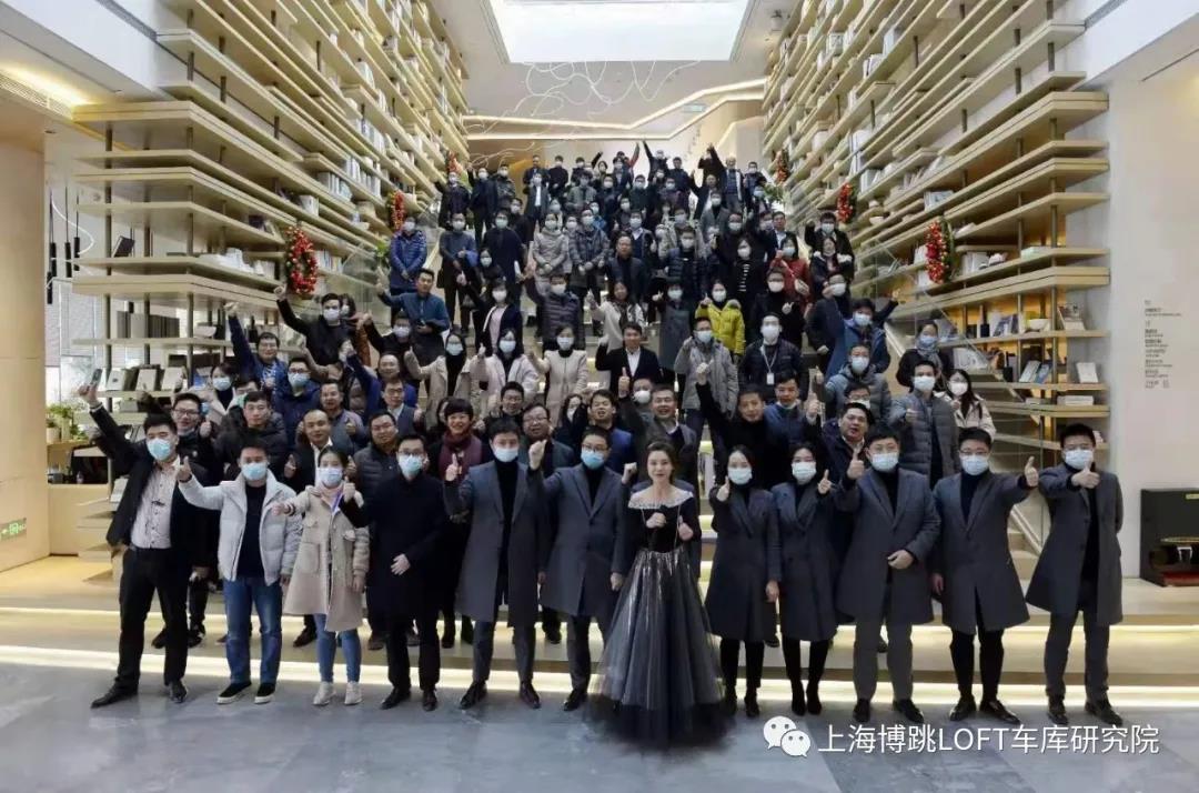 玉树全国一百多人在华侨城汉口道6号参观研讨LOFT专利车库技术！